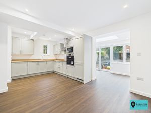 Kitchen/Diner/Family Room- click for photo gallery